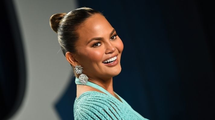 chrissy teigen facial