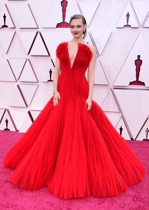 STYLECASTER | Amanda Seyfried Oscars 2021