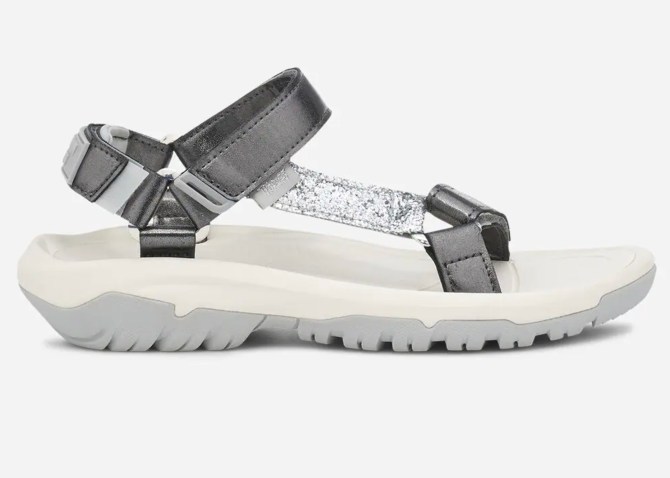 STYLECASTER | Teva Christian Cowan