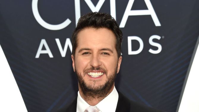 luke-bryan-cma-awards
