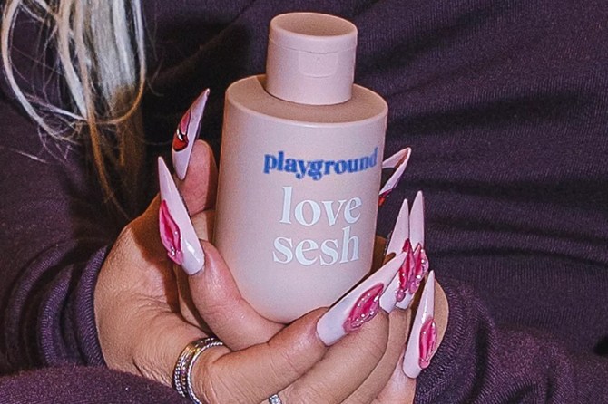 Christina Aguilera nails