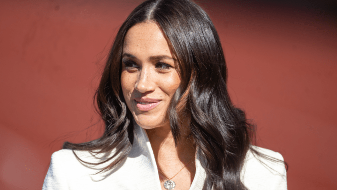 STYLECASTER | Meghan Markle Hiking Look