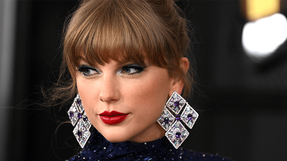 Taylor Swift Winged Eyeliner
