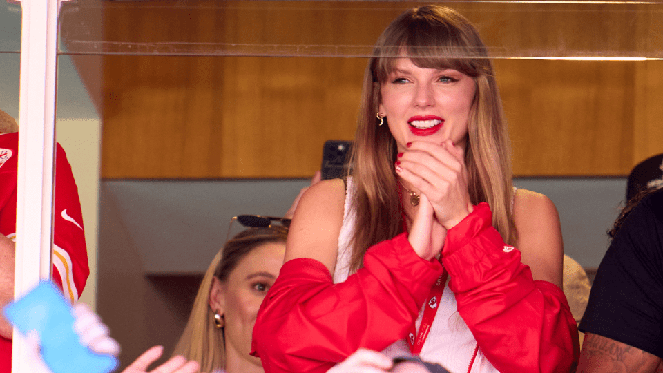 STYLECASTER | Taylor Swift Travis Kelce Halloween Costume