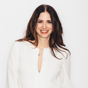 Taylor Tomlinson On 2024 Special, Touring, Netflix, & Bipolar Disorder