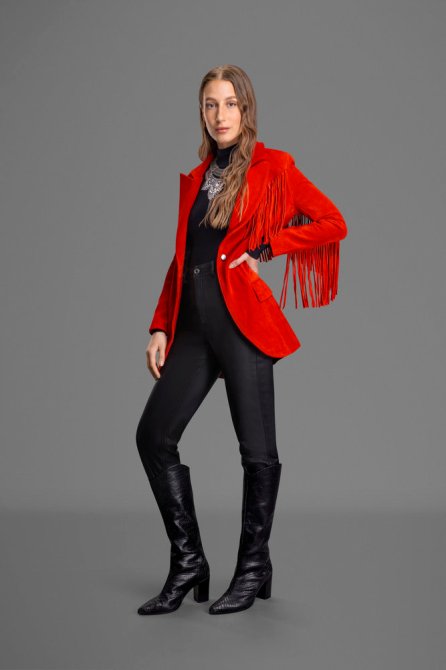 WINTER HOUSE -- Season:3 -- Pictured: Amanda Batula -- (Photo by: Rodolfo Martinez/Bravo)