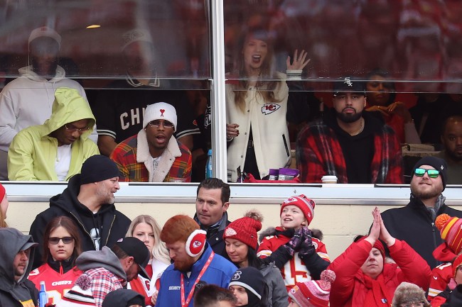 Taylor swift, in a white bomber jacket, watches the game between the Cincinnati Bengals and the Kansas City Chiefs