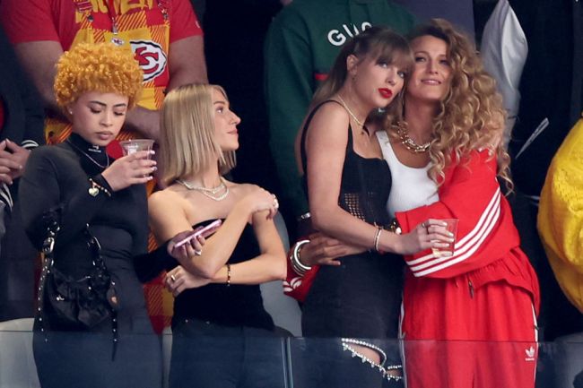 Taylor Swift and Blake Lively's Super Bowl photos
