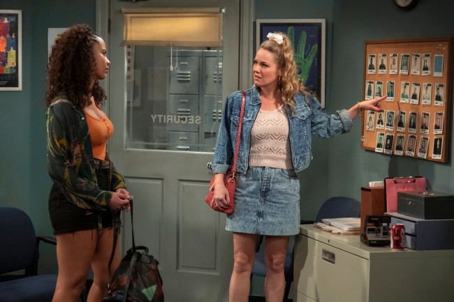 Ashley Aufderheide as Gwen, Andrea Anders as Sherri in episode 206 of That '90s Show.