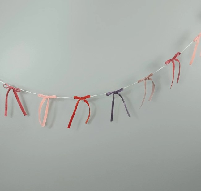 Ellie B Official Narrow Velvet Bow Garland