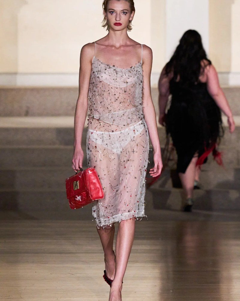 Jenny Slate Wore a Safety Pin Dress While Promoting "It Ends With Us"