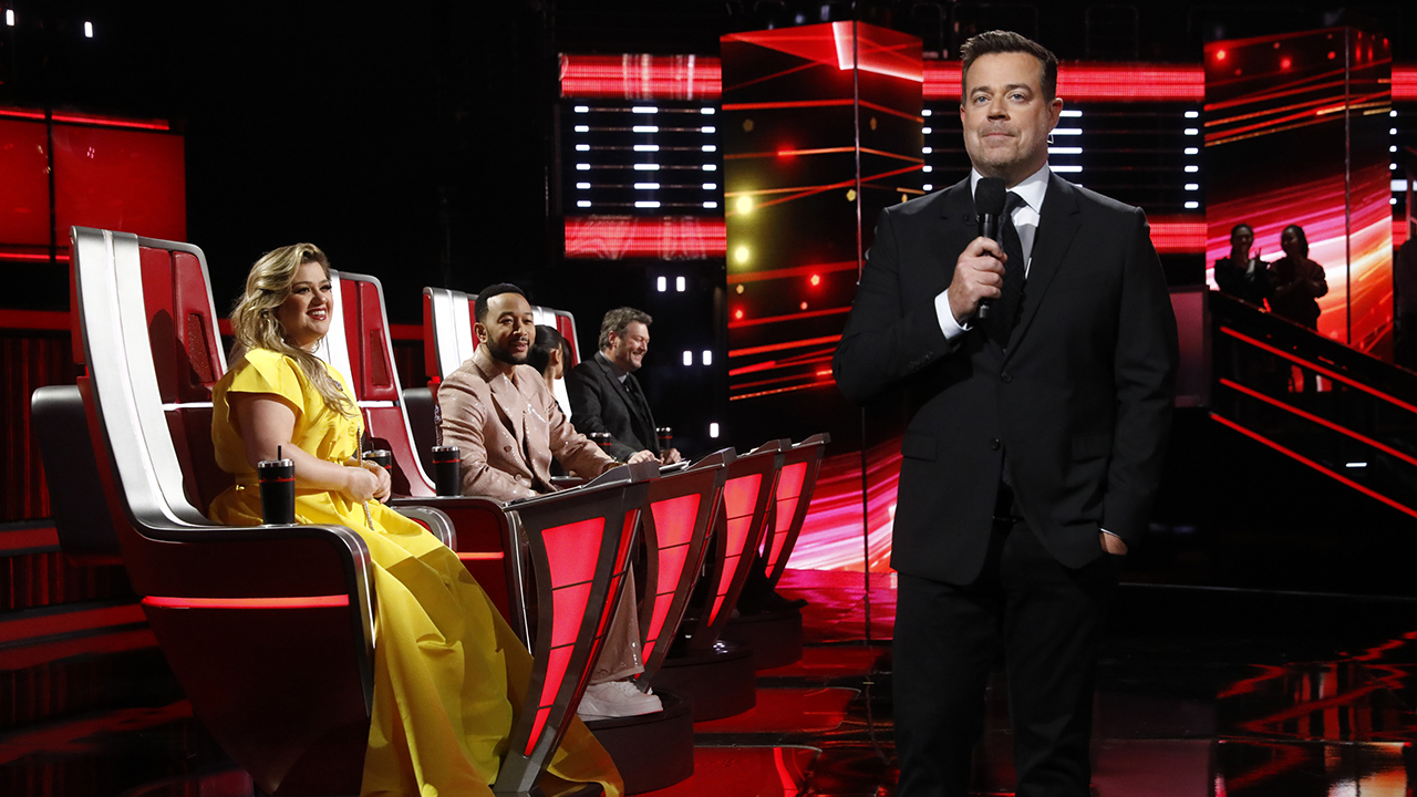 THE VOICE -- "Live Finale Performances" Episode 2119A -- Pictured: (l-r) Kelly Clarkson, John Legend, Blake Shelton, Carson Daly