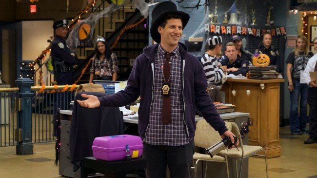 BROOKLYN NINE-NINE -- "Halloween IV" Episode 405 -- Pictured: Andy Samberg as Jake Peralta