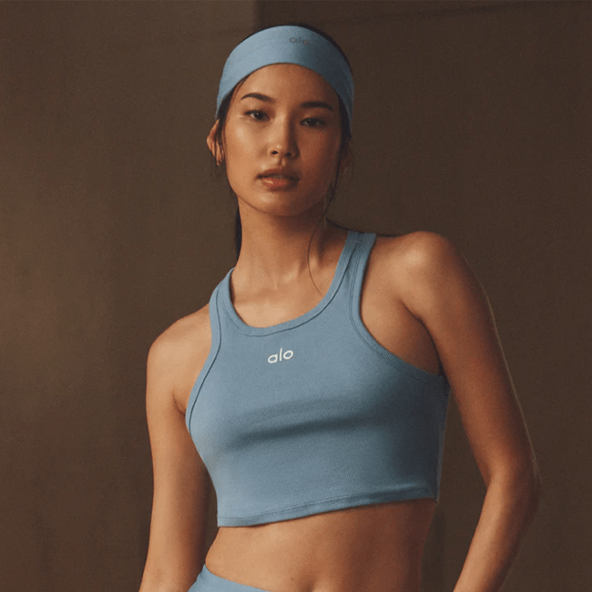 A model wearing the Aspire Tank.