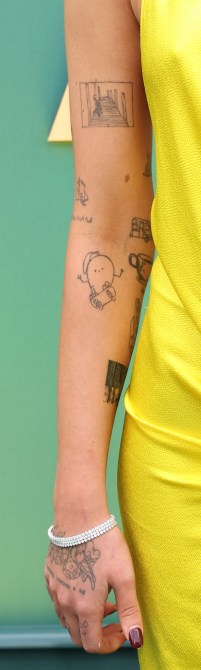 SANTA MONICA, CALIFORNIA - FEBRUARY 18: Brianna LaPaglia attends the 2024 People's Choice Awards at Barker Hangar on February 18, 2024 in Santa Monica, California.