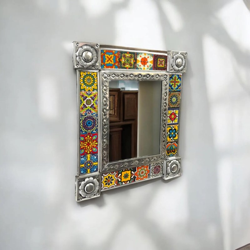 Mirror Trends 2025: Antique-Inspired, Asymmetrical, & Playful Frames