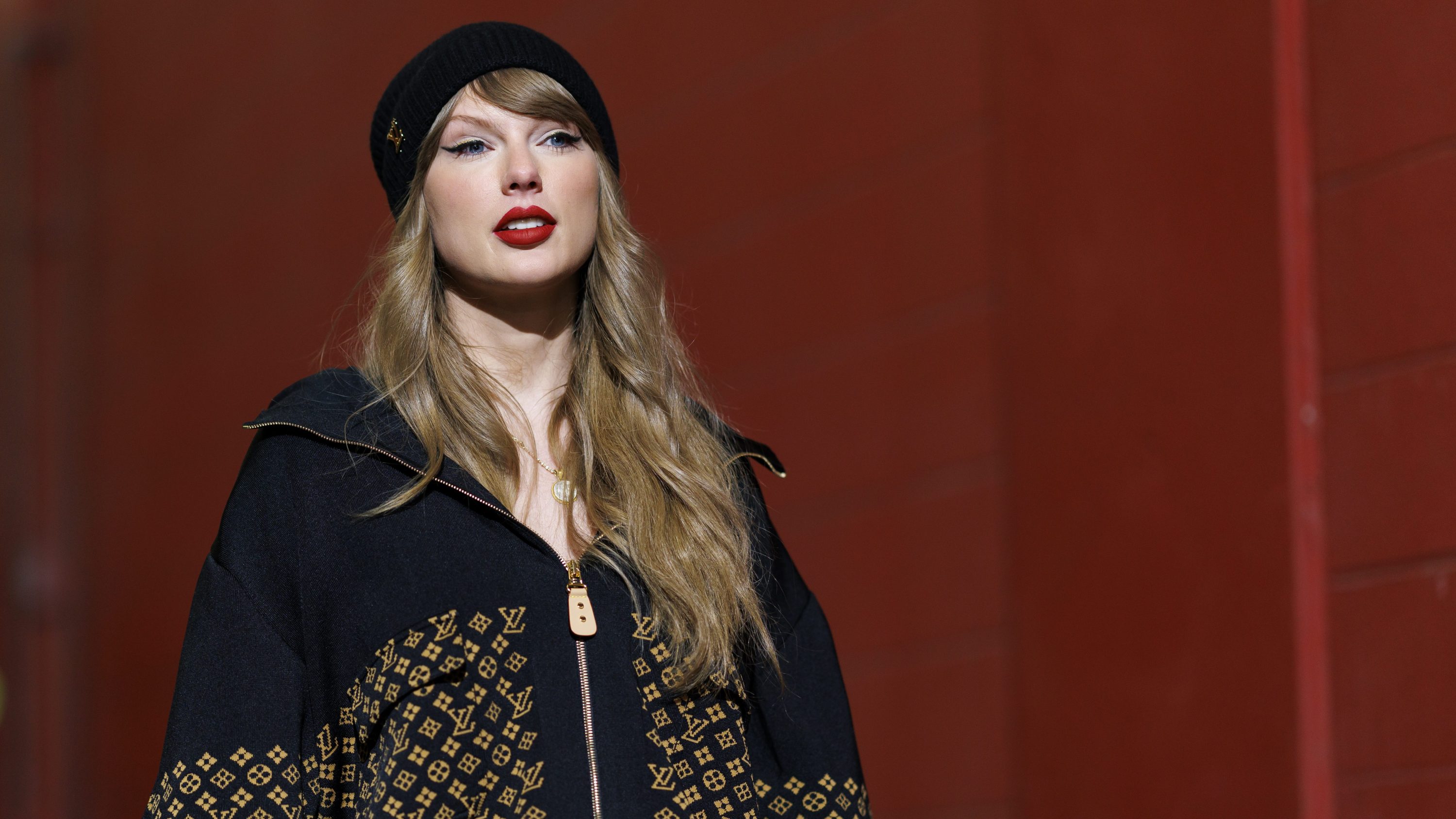 Taylor Swift arrives to the stadium prior to the AFC Championship game between the Buffalo Bills and the Kansas City Chiefs at GEHA Field at Arrowhead Stadium on January 26, 2025 in Kansas City, Missouri.
