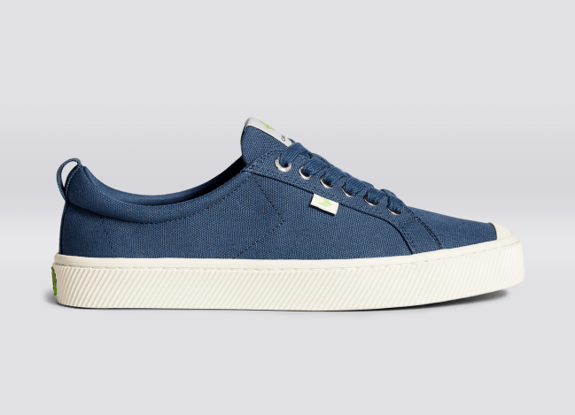 Cariuma OCA Low Sneaker in Shadow Blue