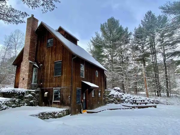 15 Best Cozy Cabins on Airbnb to Book in Winter 2026