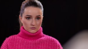 Kaitlyn Dever in Apple Cider Vinegar