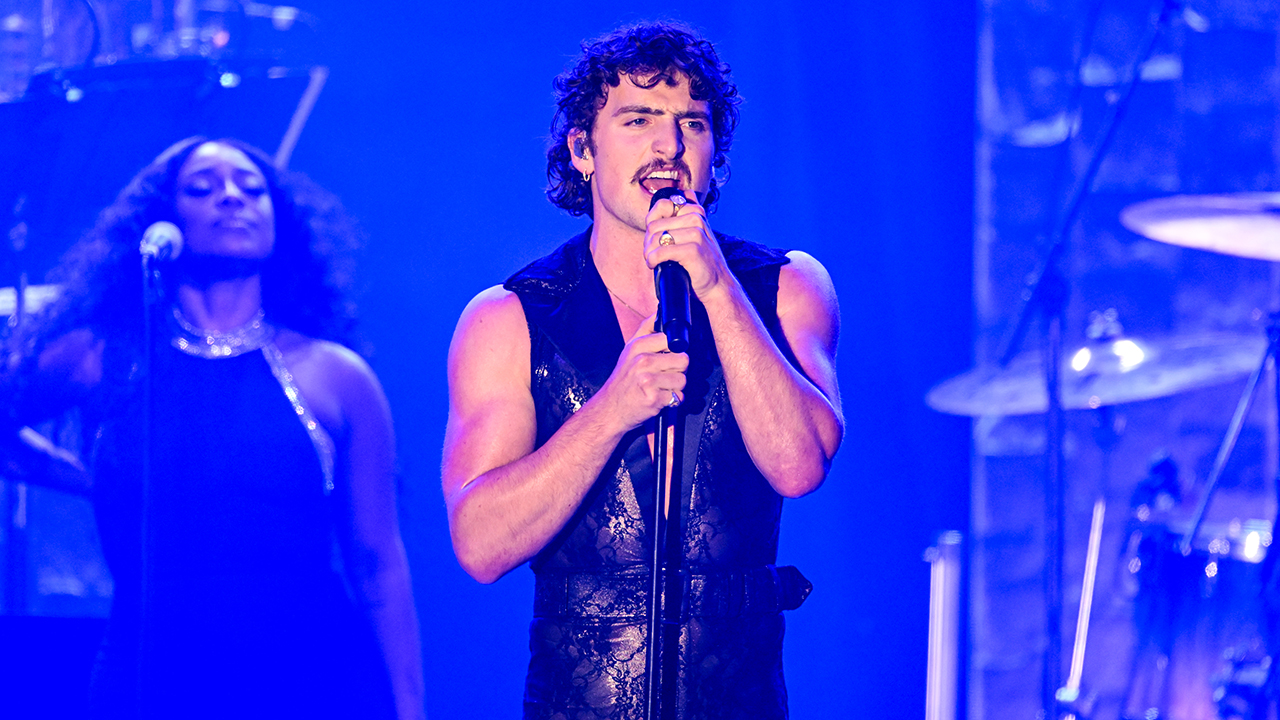 Benson Boone at Clive Davis’ and the Recording Academy’s Pre-GRAMMY Gala at The Beverly Hilton on February 01, 2025 in Los Angeles, California.