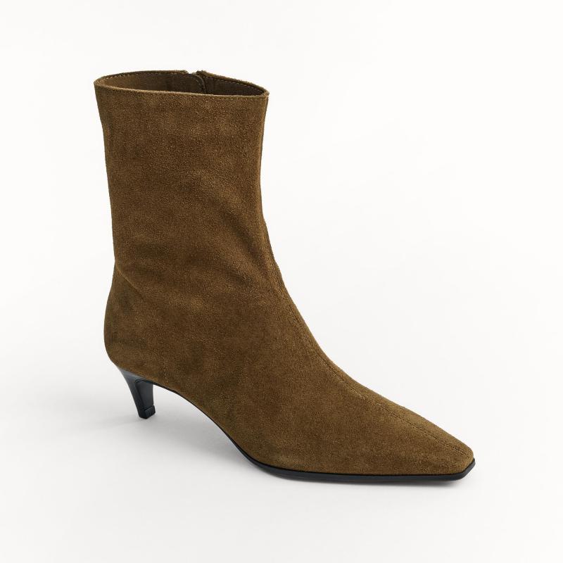 Kaia Gerber x Zara Spring 2025 Collection: Shop the Models Top Picks