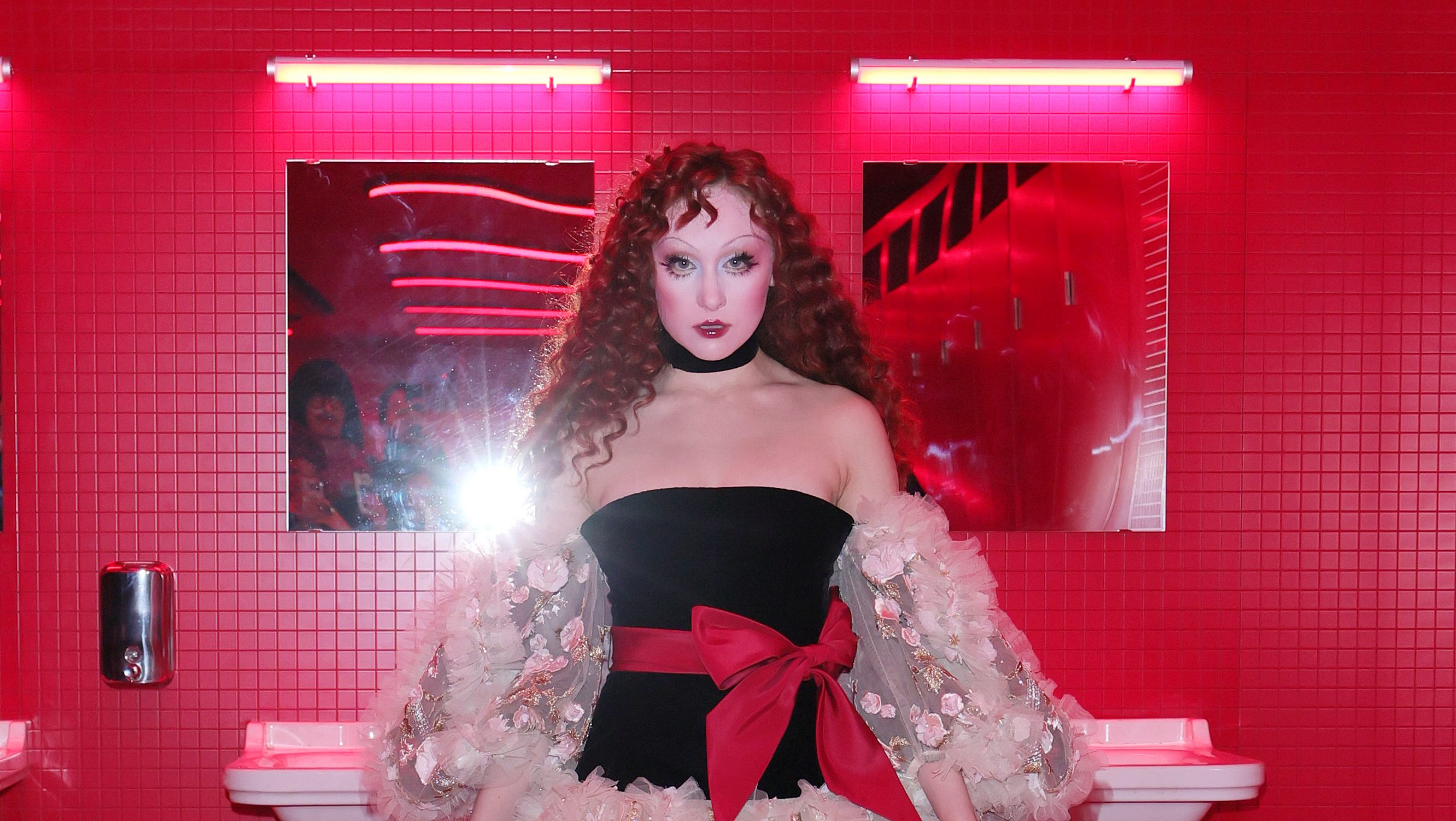 Chappell Roan attends Valentino "Le meta-theatre des intimites" show as part of Paris Fashion Week on March 09, 2025 in Paris, France.