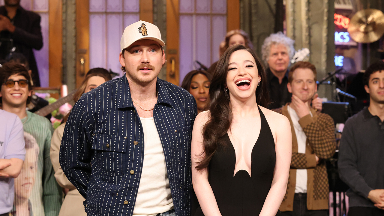 SATURDAY NIGHT LIVE -- Episode 1879 -- Pictured: (l-r) Musical guest Morgan Wallen and host Mikey Madison during Goodnights & Credits on Saturday, March 29, 2025