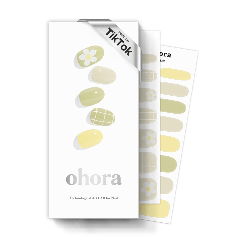 Recession Nails Is the 2025 Trend That’s All About DIY Manicures