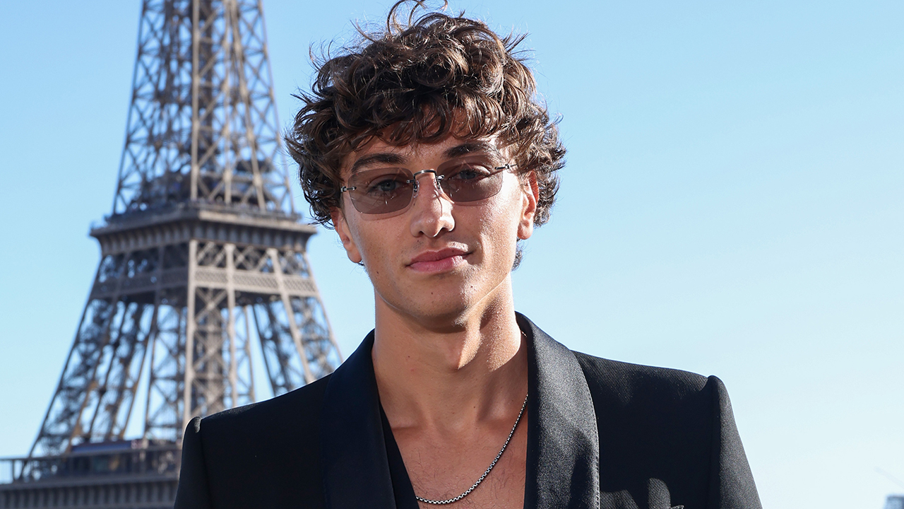 Lola Tung's Boyfriend & if She Dated Christopher Briney